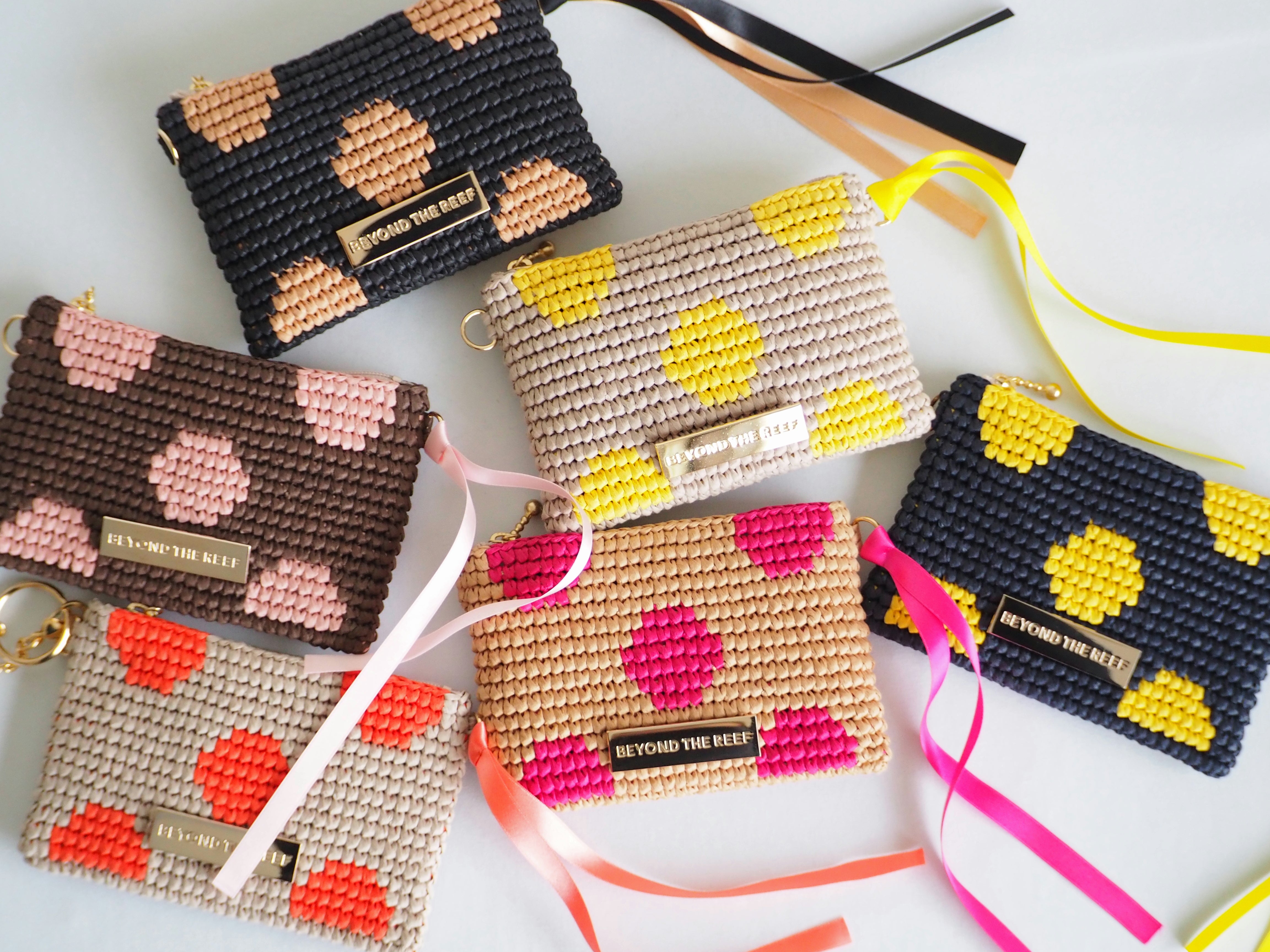 BEYOND THE REEF エリッセ、フラッフィー Fluffy Yarn Clutch Bag Knitting Tutorial - YouTube