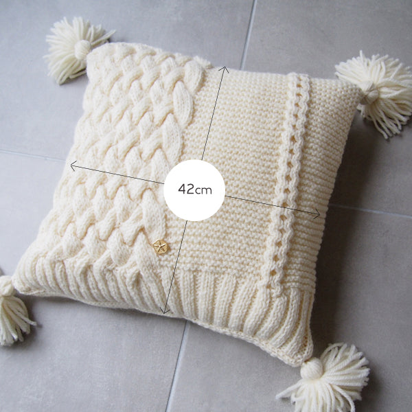 モデルルーム展示品 Oyuna カシミア クッションカバー オフホワイト モデルルーム展示品 Oyuna カシミア クッションカバー オフホワイト