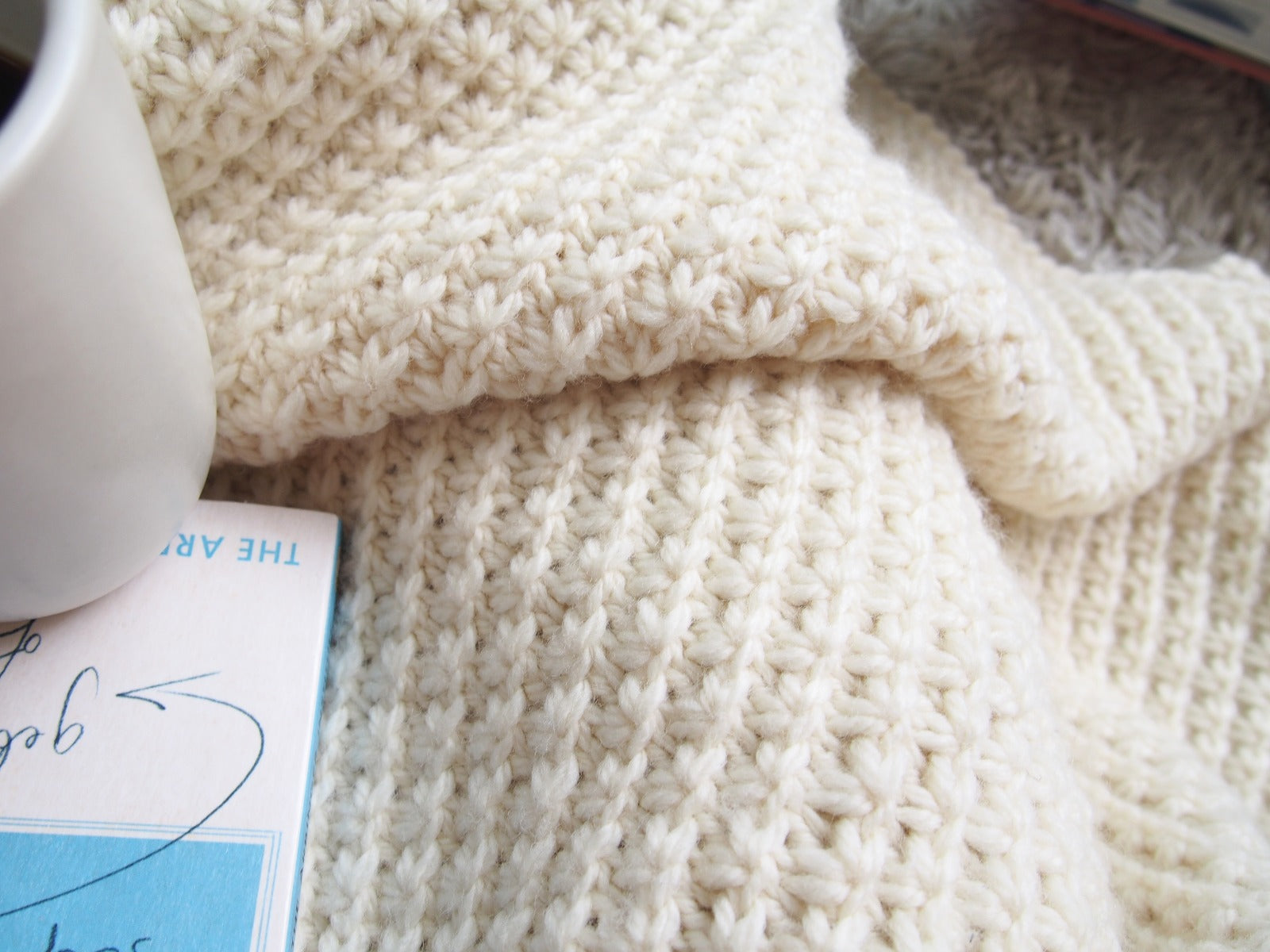 手編み ビヨンドザリーフ 厚子さんのブランケット 北欧 ひざ掛け 正方形 白 厚子さんのブランケット – BEYOND THE REEF